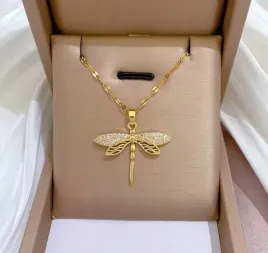 naszyjnik-wisiorek-wazka-z-diamencikami-krysztalkami-zlota-dragonfly-y2k