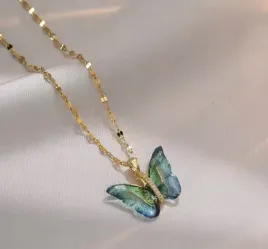 naszyjnik-wisiorek-motyl-z-diamencikami-krysztalkami-butterfly-diamentowy
