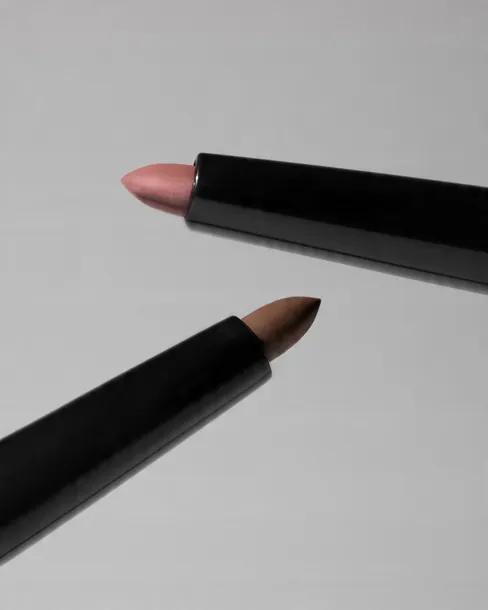 konturowka-do-ust-colour-play-357-inglot-kolor-brazowy-bezowy
