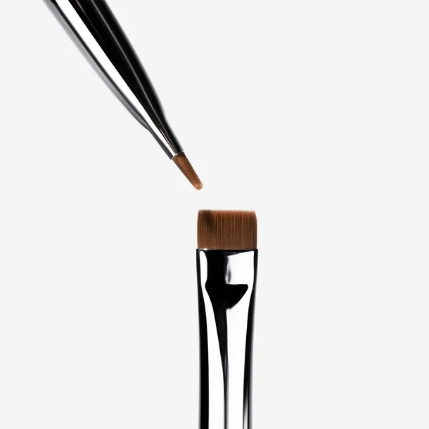 pedzel-do-makijazu-63s-inglot-marka-inglot