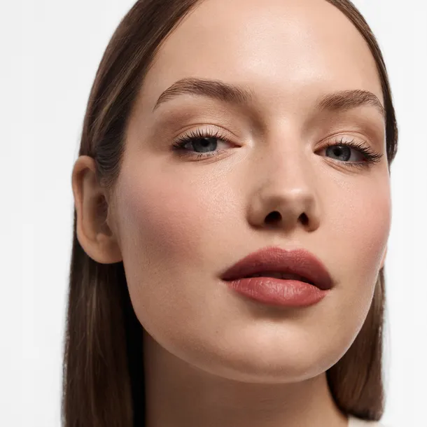 konturowka-do-ust-soft-precision-63-inglot-kolor-brazowy-bezowy