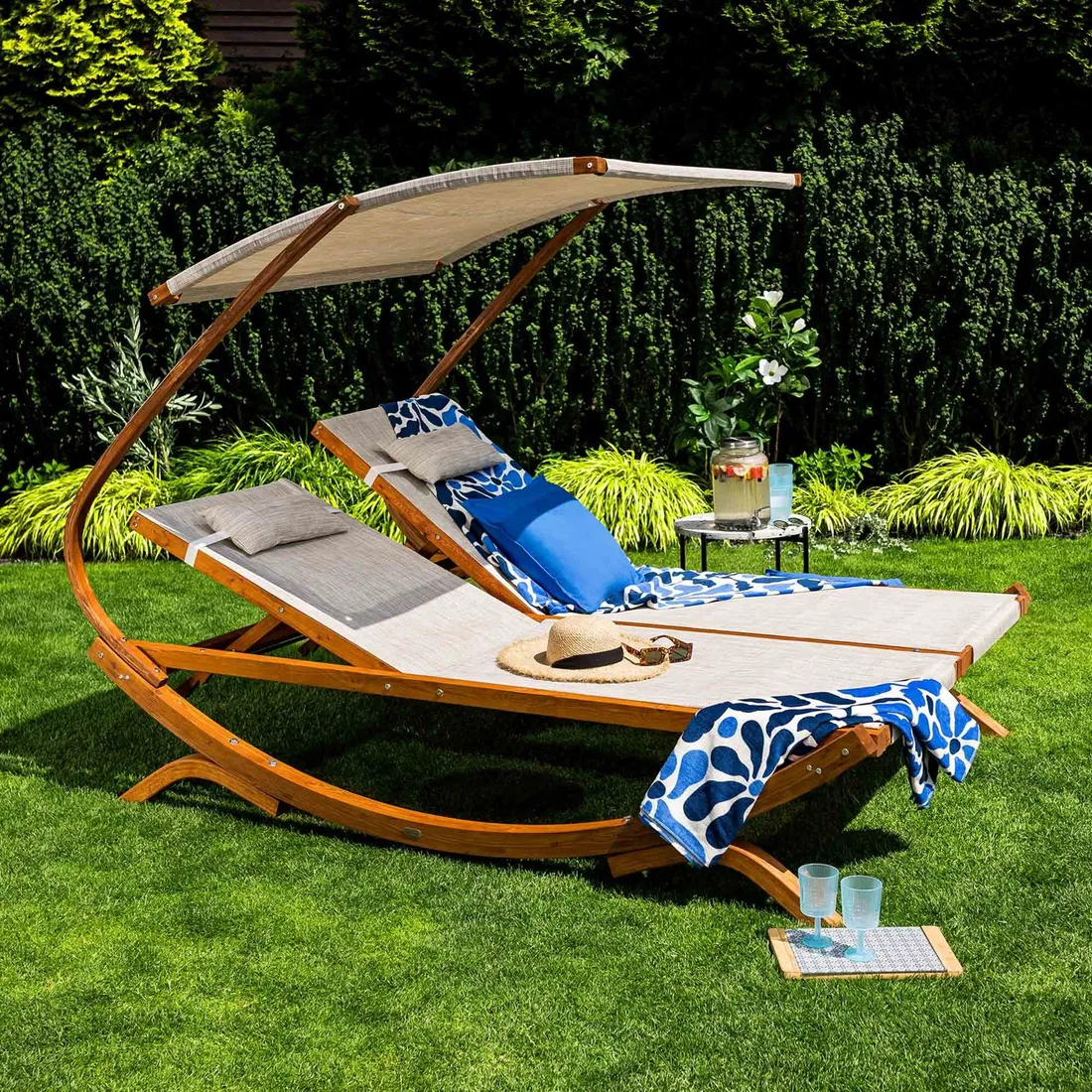 lezak-ogrodowy-drewniany-z-regulacja-lezanka-z-daszkiem-poduszka-taras