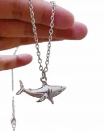 naszyjnik-wisiorek-rekin-srebrny-shark-prezent