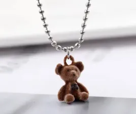 naszyjnik-wisiorek-mis-teddy-bear-kreskowka-bajokowy-prezent-streetwear