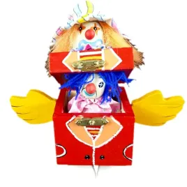 dekoracja-drewniana-skrzynia-clown-niespodzianka-18x14-cm-motyw-clown
