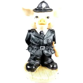 dekoracja-poliston-figurka-swinki-policjanta-13-cm