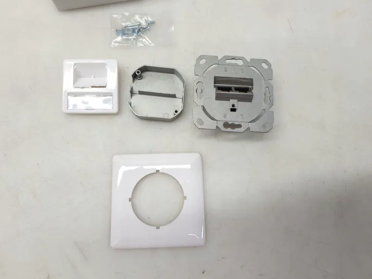 gniazdo-internetowe-lan-ethernet-scienne-digitus-bialy-liczba-gniazdek-2-szt