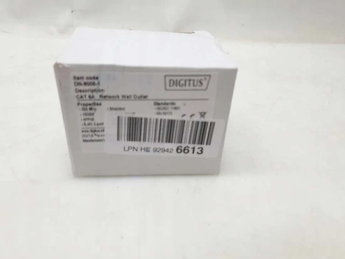 gniazdo-internetowe-lan-ethernet-scienne-digitus-bialy