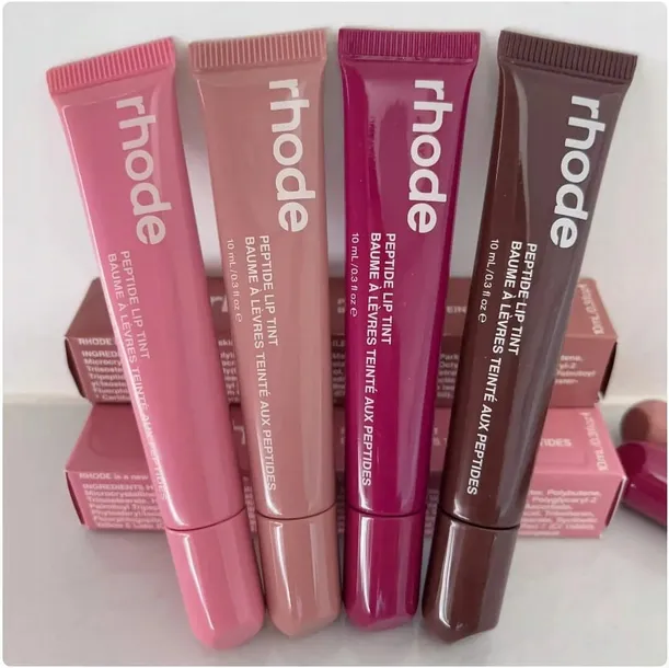 rhode-peptide-lip-tint-blyszczyk-do-ust-salty-tan-hit-wlasciwosci-nawilzajace