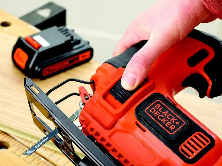 black-decker-wyrzynarka-18v-bdcjs18n-skok-brzeszczotu-19-mm