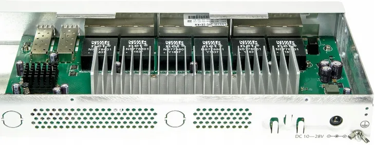 mikrotik-routerboard-css326-24g-2s-rm-waga-z-opakowaniem-1-7-kg