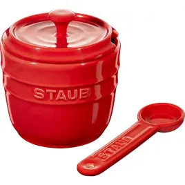pojemnik-zamykany-na-sol-z-lyzeczka-9-cm-czerwony-staub