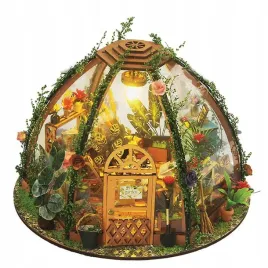 miniaturowy-domek-slonce-w-kwiatach-ogrod-kwiaty-lato