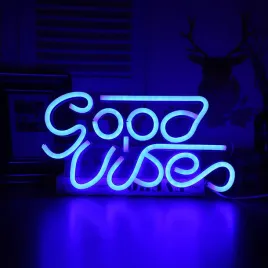 duzy-neon-led-usb-lampka-na-sciane-napis-do-pokoju-good-vibes-niebieski