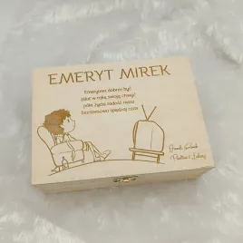 skrzyneczka-emeryta-na-drobiazgi-prezent-personalizacja