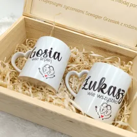 zestaw-kubkow-w-drewnianym-pudelku-rocznica-slubu