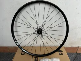 kolo-rowerowe-przednie-wtb-sti23-650b-275-vr-12x100-przod-maszynowe