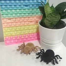 pajak-nakrecany-ruchomy-zabawka-smieszny-zart-prank-chodzaca-tarantula