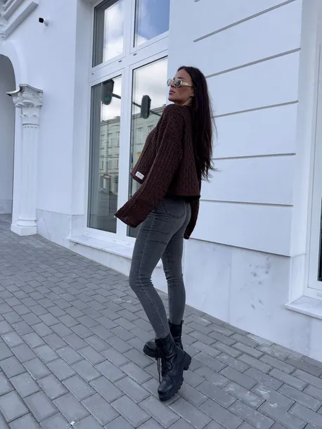 sweter-by-me-warkocze-czekoladowy-rozmiar-uniwersalny