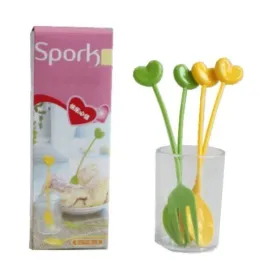 sztucce-plastikowe-zestaw-4-szt-w-ozdobnym-pojemniku