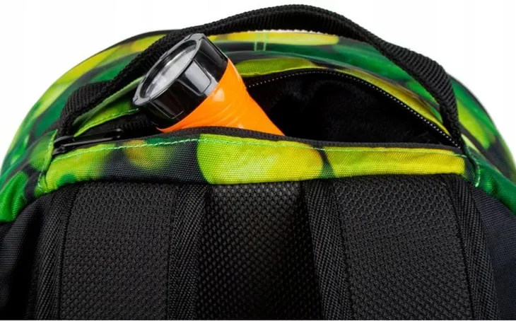 plecak-mlodziezowy-lime-cechy-dodatkowe-kieszen-na-napoje-usztywniane-plecy-wyjscie-na-sluchawki