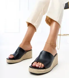czarne-klapki-espadryle-na-koturnie-felicity