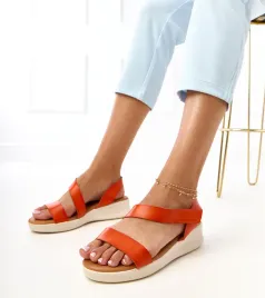 pomaranczowe-sandaly-na-niskim-koturnie-verkado