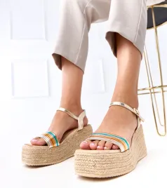 wielokolorowe-sandaly-espadryle-na-platformie-solora