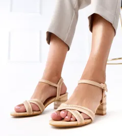 bezowe-sandaly-na-slupku-zapinane-na-kostce-markot