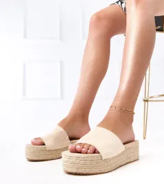 bezowe-klapki-espadryle-na-platformie-klody