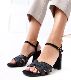 czarne-sandaly-na-slupku-zapinane-na-kostce-farida