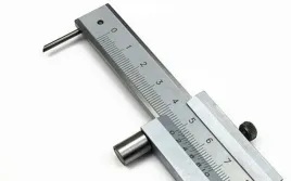 suwmiarka-traserska-z-rysikiem-200-005-mm