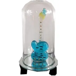dekoracja-szklana-gitara-10-cm-w-kloszu-na-podstawce