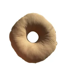 poduszka-do-piercingu-ucha-z-otworem-na-gojenie-helix-tragus-bawelniana