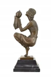kleopatra-z-jajem-jajo-kleopatry-figura-rzezba-z-brazu-oblivine