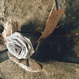 6x-papierowe-roze-na-galazce-w-nuty-handmade