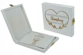 prezent-na-komunie-swieta-pamiatka-komunii-drewniane-pudelko-kartka
