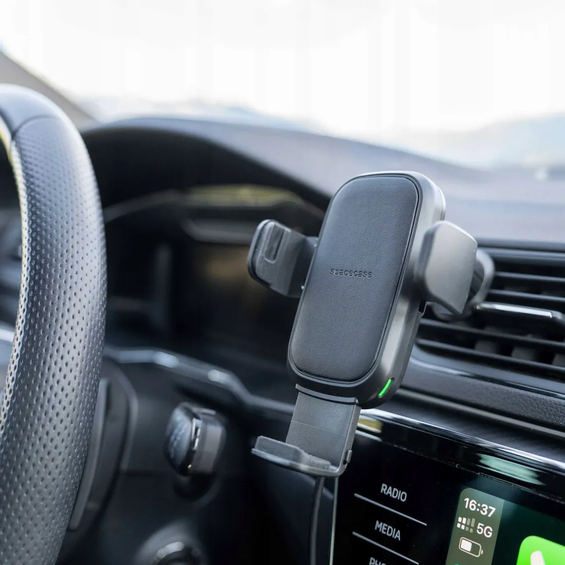 spacecase-car-holder-air-vent-wireless-charge-wm8b