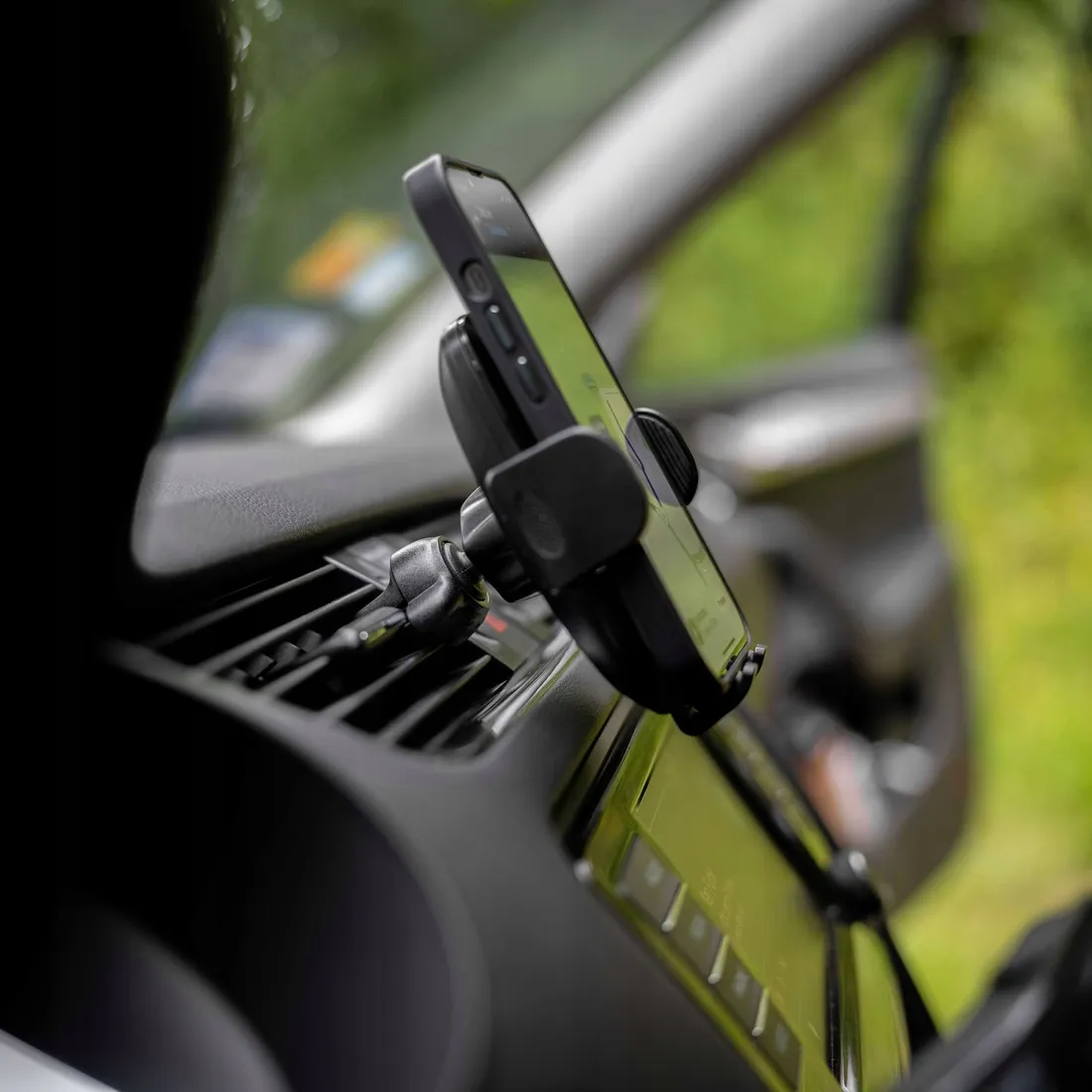 spacecase-car-holder-sc12-ghost-air-vent-black