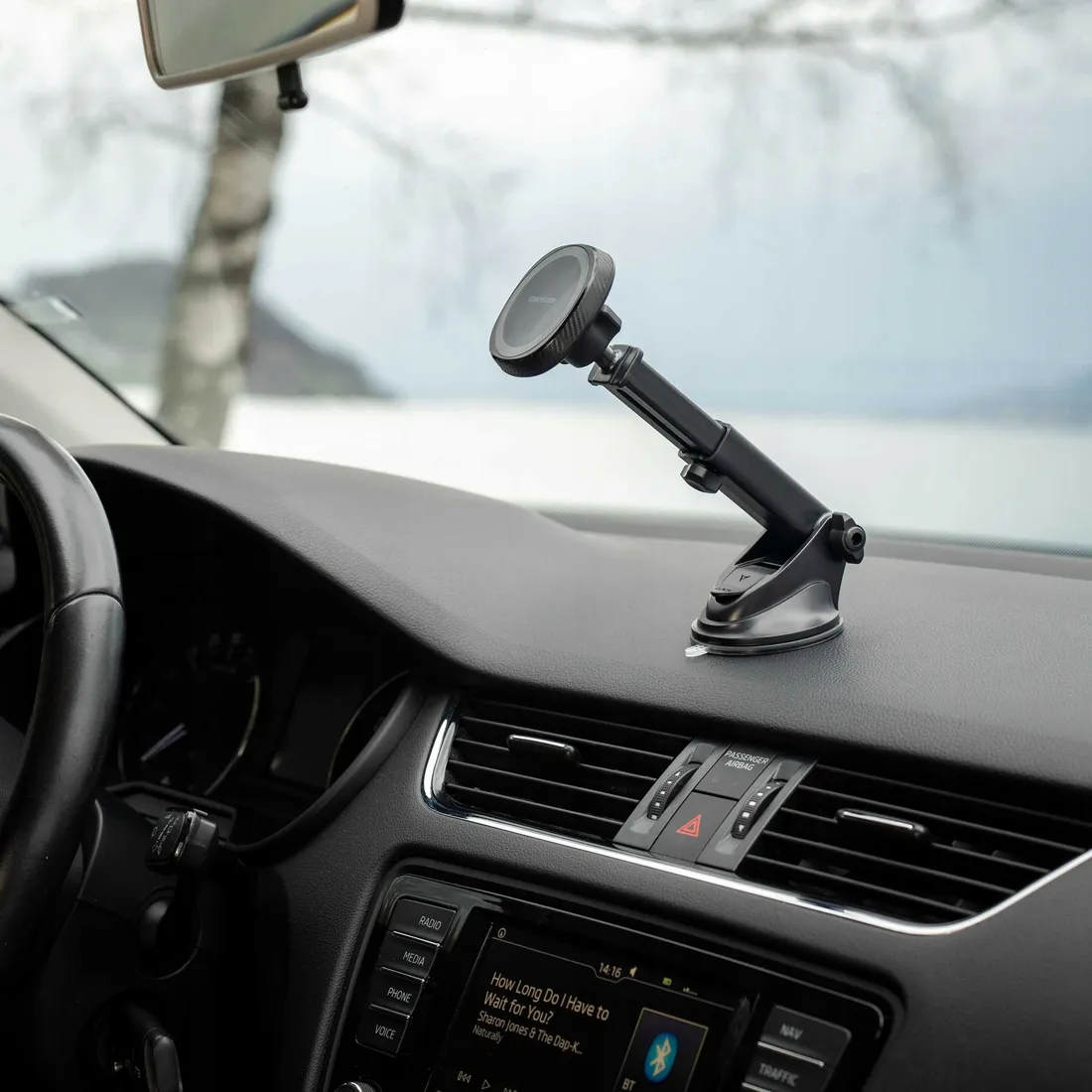 spacecase-car-holder-sc06-dash-windshield-magsafe-black