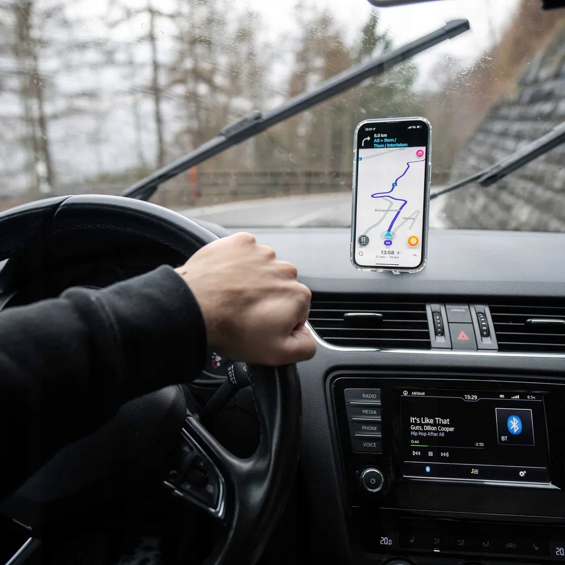 spacecase-car-holder-sc06-dash-windshield-magsafe-black