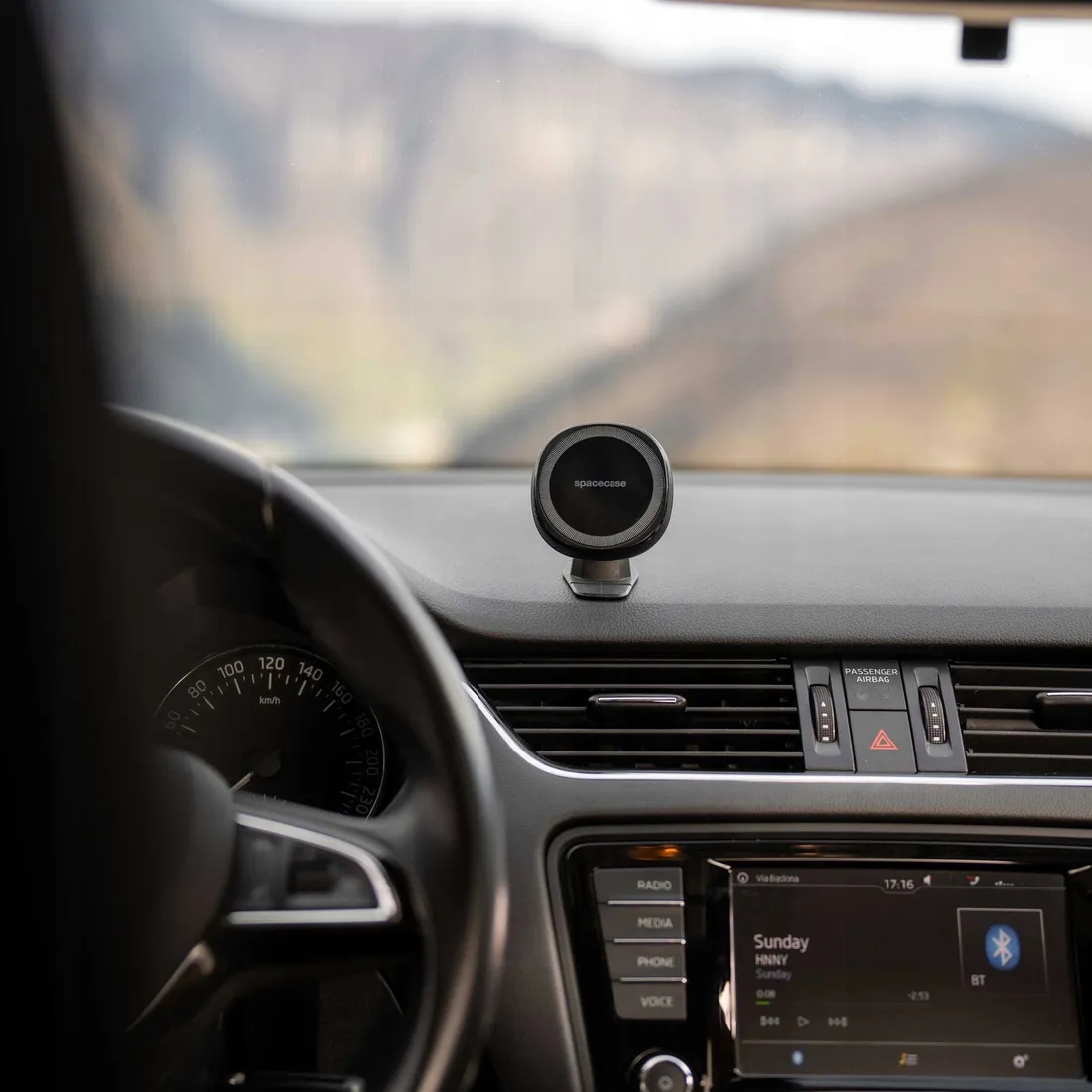 spacecase-car-holder-sc05-dash-console-magsafe-black