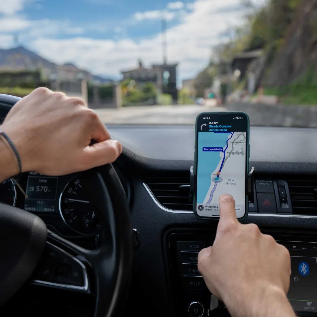 spacecase-car-holder-sc15-universal-dash-black