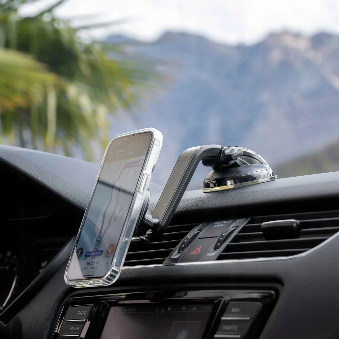 spacecase-car-holder-sc07-dash-magsafe-black