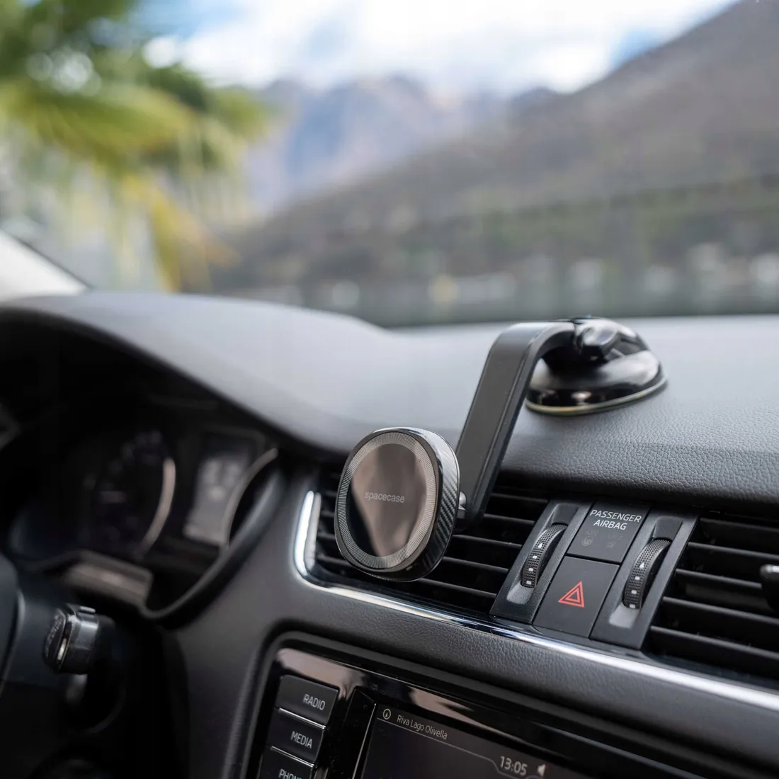 spacecase-car-holder-sc07-dash-magsafe-black