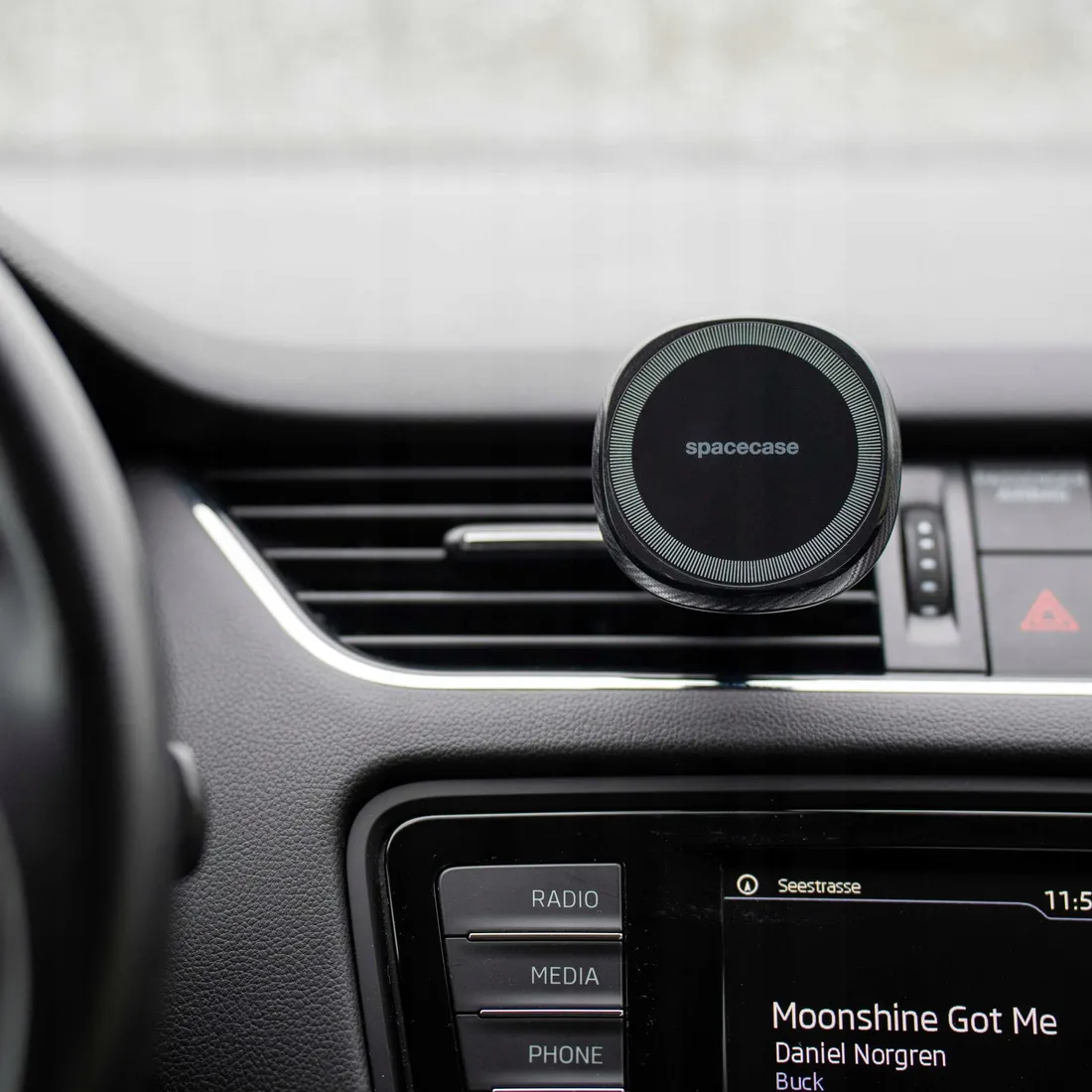 spacecase-car-holder-sc04-air-vent-magsafe-black