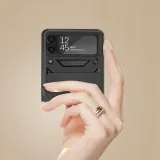 spacecase-camring-galaxy-z-flip-3-black-funkcje-pochlanianie-wstrzasow