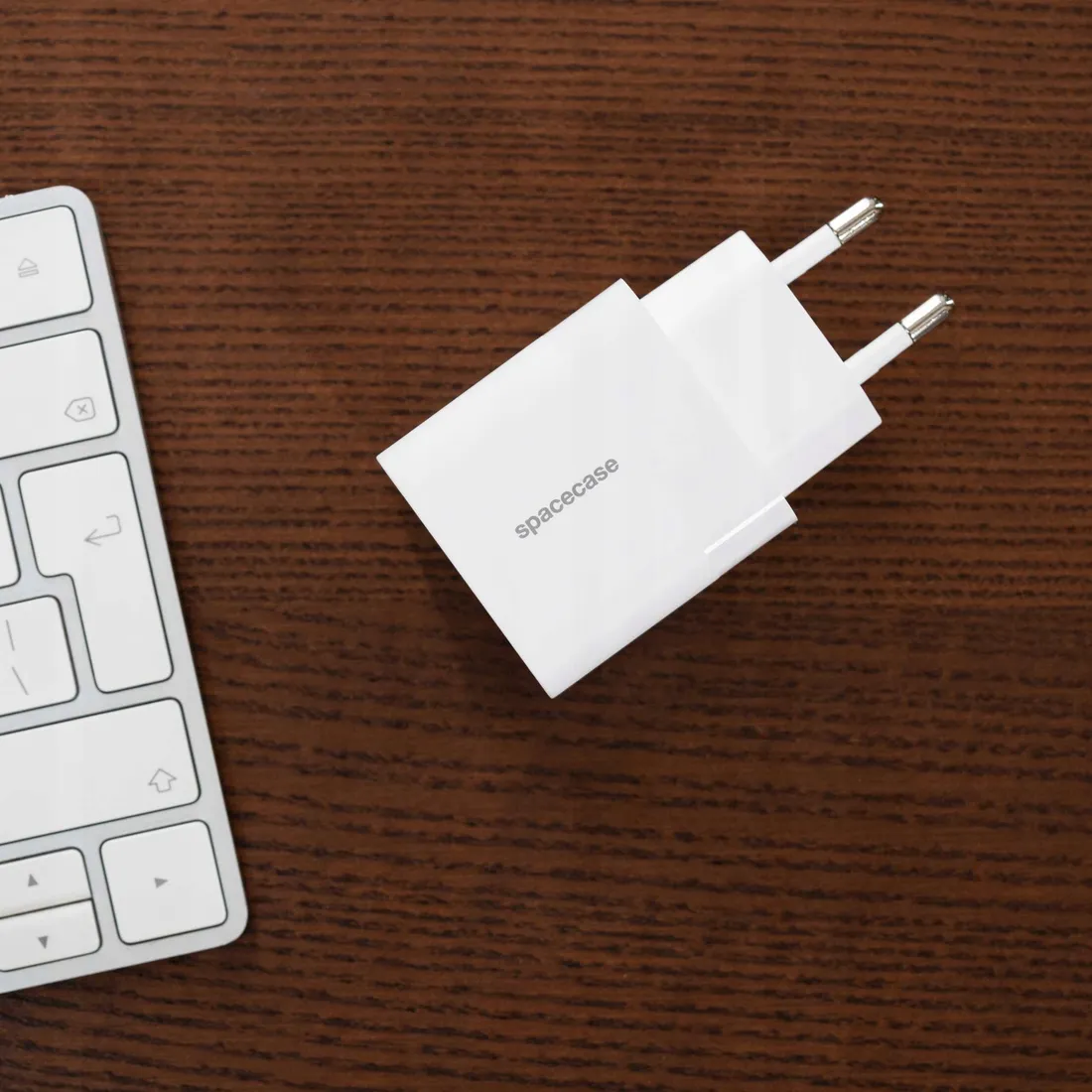 spacecase-usb-charger-20w-sc011w-white