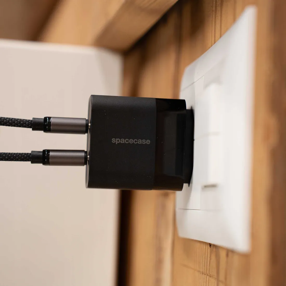 spacecase-usb-charger-20w-sc010b-black