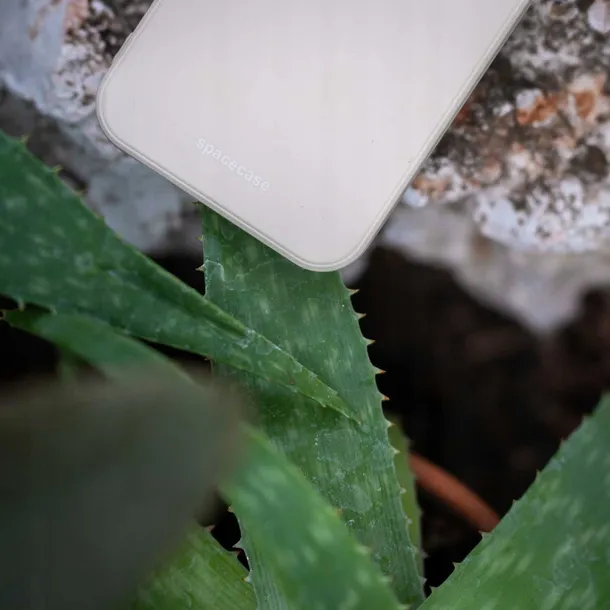 spacecase-silicone-case-iphone-12-12-pro-bone-typ-plecki